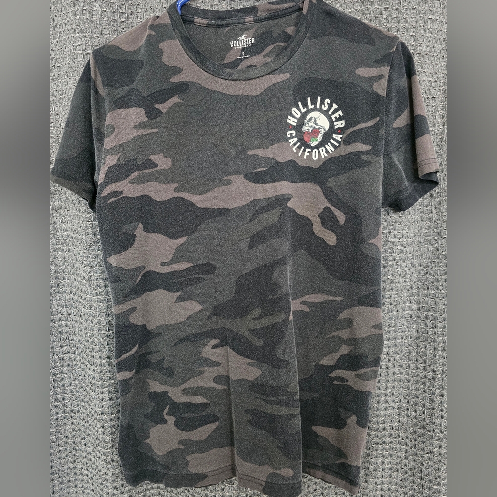 Hollister Camouflage T-Shirt - Black and Gray